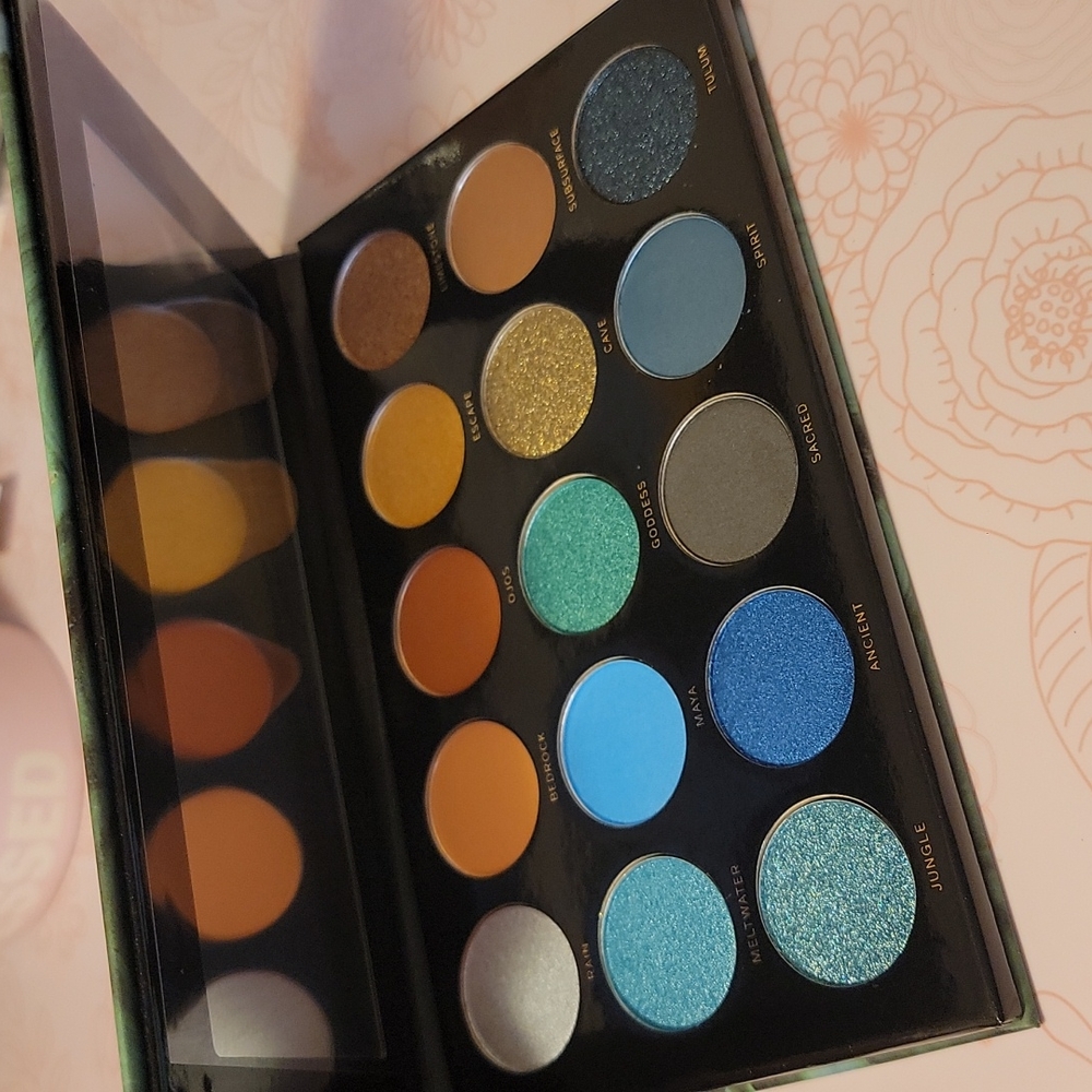 HipDot Cenote Pressed Eyeshadow Palette
